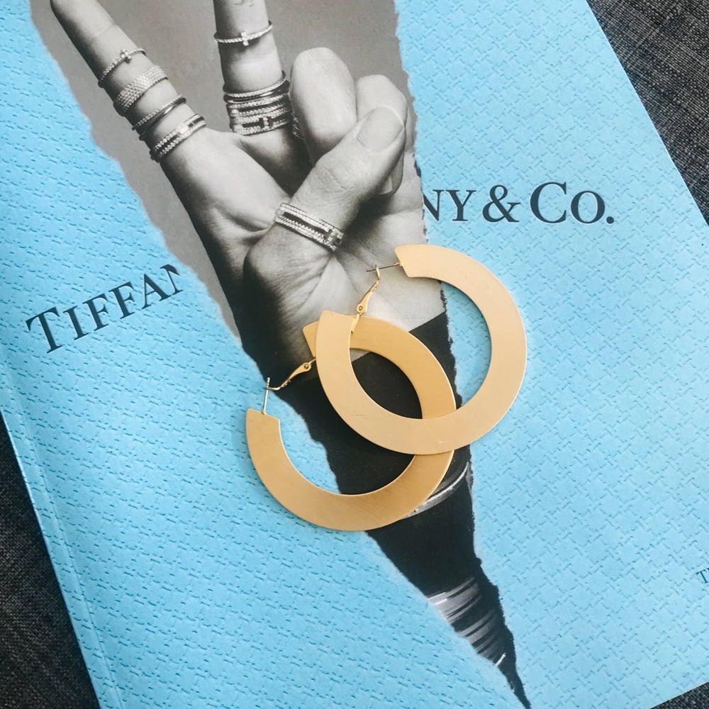 •|pre-loved| Express Gold hoop earring